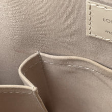 将图像加载到图库查看器中，LOUIS VUITTON Lock It IvoireM4229J Epi Leather
