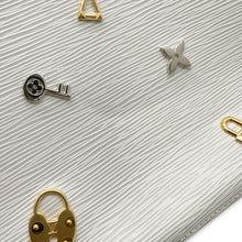 Load image into Gallery viewer, LOUIS VUITTON Neonoe BlancM53238 Epi Leather
