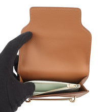 Load image into Gallery viewer, HERMES Roulis Slim Wallet Gold/Vert fizz Evercolor
