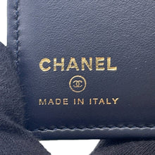将图像加载到图库查看器中，CHANEL Matelasse Wallet with Passport Case NavyAP4665 Denim/Lambskin
