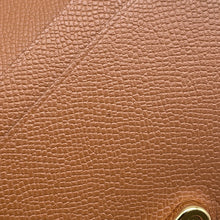 将图像加载到图库查看器中，HERMES Medall Card Case Gold Veau Madame
