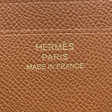 将图像加载到图库查看器中，HERMES Medall Card Case Gold Veau Madame
