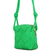 将图像加载到图库查看器中，Bottega Veneta Maxi INTRECCIATO Cassette Camera Bag Parakeet701915VCQC23722 Lambskin Size Mini
