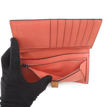 将图像加载到图库查看器中，LOEWE Vertical wallet Light Oats / HoneyC660S40X01 Soft Grained Calf Leather
