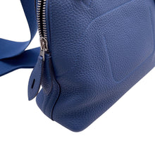 将图像加载到图库查看器中，HERMES Bolide Messenger Blue Tie Togo Leather
