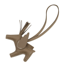 将图像加载到图库查看器中，HERMES Rodeo Pegasus Etoupe Lambskin Size PM
