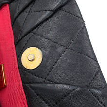 将图像加载到图库查看器中，CHANEL Matelasse Pearl Handle Handbag BlackAS2609-B05967-94305 Lambskin Faux Pearl
