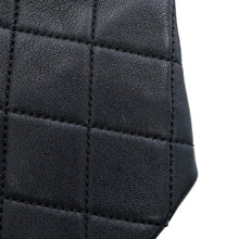 将图像加载到图库查看器中，CHANEL Matelasse Pearl Handle Handbag BlackAS2609-B05967-94305 Lambskin Faux Pearl
