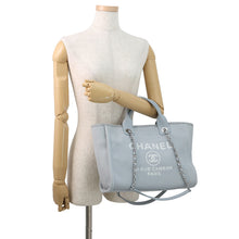 将图像加载到图库查看器中，CHANEL Deauville Light BlueAS3257 Canvas Size Small

