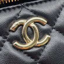 Load image into Gallery viewer, CHANEL Matelasse 2way vanity BlackAP2846 Lambskin
