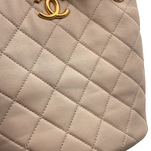 将图像加载到图库查看器中，CHANEL Matelasse Chain Shoulder Bucket Bag BeigeAS3873 Lambskin Size Small
