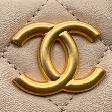将图像加载到图库查看器中，CHANEL Matelasse Chain Shoulder Bucket Bag BeigeAS3873 Lambskin Size Small
