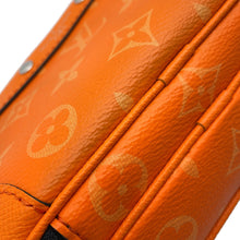 将图像加载到图库查看器中，LOUIS VUITTON Alpha Wearable Wallet NV TangerineM31073 Monogram Taigarama
