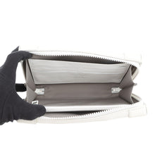 Load image into Gallery viewer, LOUIS VUITTON Soft Trunk / Wallet WhiteM80146 Monogram・Taurillon LV Friend
