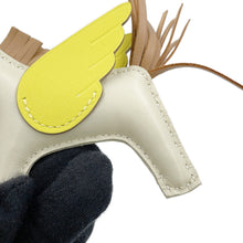 Load image into Gallery viewer, HERMES Rodeo Pegasus Craie/Lime/Chai Lambskin Size PM
