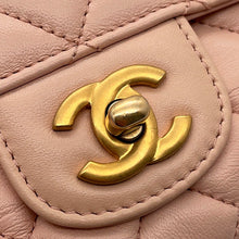将图像加载到图库查看器中，CHANEL Matelasse Top Handle Light PinkAS4408 Lambskin
