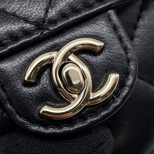 将图像加载到图库查看器中，CHANEL Matelasse Heart Chain Shoulder Bag BlackAP2787 Lambskin
