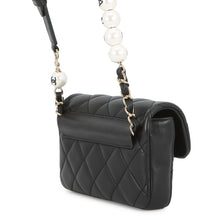 将图像加载到图库查看器中，CHANEL Mini Matelasse Black Lambskin

