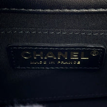 将图像加载到图库查看器中，CHANEL Mini Matelasse Black Lambskin
