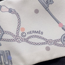 Load image into Gallery viewer, HERMES HERMES Scarf Twilly Les Cles a Pois HERMES Silk Twill Spring/Summer 2022 Blanc/Gris Acier/Multicolor Silk100%
