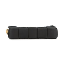 将图像加载到图库查看器中，Bottega Veneta Maxi INTRECCIATO Cassette Shoulder Bag Black666870V17H18425 Leather
