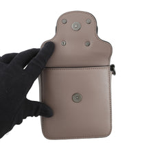 将图像加载到图库查看器中，Valentino Garavani Loco V Logo Shoulder Bag Greige Leather
