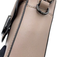 将图像加载到图库查看器中，Valentino Garavani Loco V Logo Shoulder Bag Greige Leather
