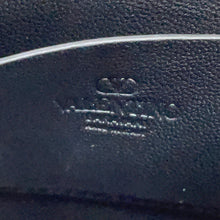 将图像加载到图库查看器中，Valentino Garavani Loco V Logo Shoulder Bag Greige Leather
