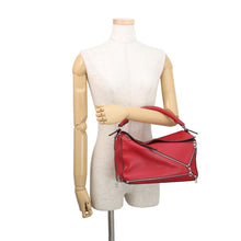 将图像加载到图库查看器中，LOEWE Puzzle bag Red326.30.K74 Leather Size Medium
