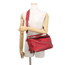 将图像加载到图库查看器中，LOEWE Puzzle bag Red326.30.K74 Leather Size Medium
