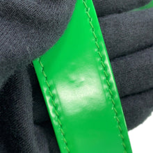 Load image into Gallery viewer, Bottega Veneta Maxi INTRECCIATO Cassette Shoulder Parakeet Leather
