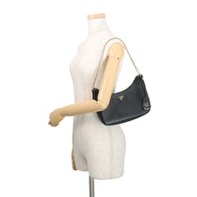 将图像加载到图库查看器中，PRADA Re-Edition 2005 Shoulder Bag Black1BH204_NZV_F0632_V_V2P Saffiano LeatherLeather
