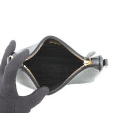 将图像加载到图库查看器中，PRADA Re-Edition 2005 Shoulder Bag Black1BH204_NZV_F0632_V_V2P Saffiano LeatherLeather
