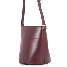 将图像加载到图库查看器中，CELINE Maillon Triomphe Bucket Bag Bordeaux193043 Leather
