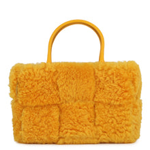 将图像加载到图库查看器中，Bottega Veneta alcotote Yellow652867V13F17118 Mouton Leather
