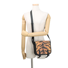 将图像加载到图库查看器中，BURBERRY Leopard Shoulder Bag Black/Orange8050873 PVC Leather
