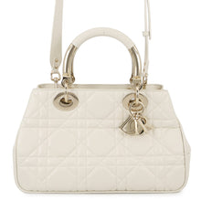 Load image into Gallery viewer, Dior Lady 95.22 lattéM0699OVJX_M030 Calf Leather Size Medium
