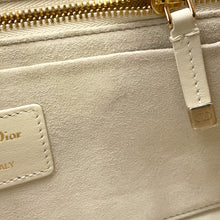Load image into Gallery viewer, Dior Lady 95.22 lattéM0699OVJX_M030 Calf Leather Size Medium
