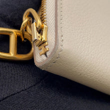 Load image into Gallery viewer, HERMES Zip Ungo Card Case Beton Evercolor
