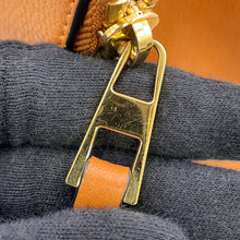 将图像加载到图库查看器中，LOEWE hammock Light Camel387.12KN60 Leather Size Small
