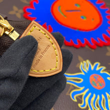 将图像加载到图库查看器中，LOUIS VUITTON LVxYK Toiletry Pouch on Chain Brown/MulticolorM81982 Monogram
