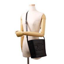 将图像加载到图库查看器中，CELINE Cuir Triomphe bucket bag Black113783DU3 Leather Size Small
