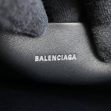 将图像加载到图库查看器中，BALENCIAGA BB Logo Clutch Bag Black717791 Leather

