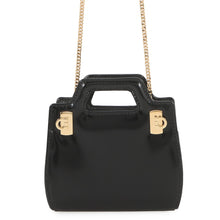 将图像加载到图库查看器中，Ferragamo Gancini Chain Pouch Black213984 Patent Leather
