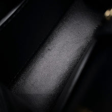 将图像加载到图库查看器中，Ferragamo Gancini Chain Pouch Black213984 Patent Leather
