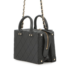 将图像加载到图库查看器中，CHANEL Matelasse Trunk Vanity Chain Shoulder BlackAS3344 Leather
