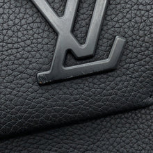 Load image into Gallery viewer, LOUIS VUITTON Takeoff/Backpack NoirM57079 Grain Leather

