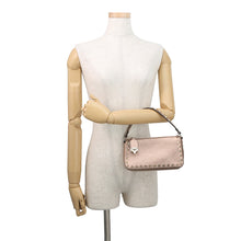 将图像加载到图库查看器中，Valentino Garavani Rock Studded Handbag Baby Pink8W2B0J47FQE.GF9 Laminated Grained Calf Leather Size Small
