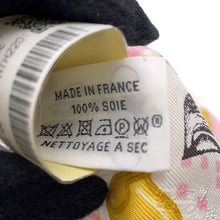 Load image into Gallery viewer, HERMES Twilly Garde Robe Pop Blanc/Multicolor Silk100%
