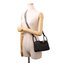 Load image into Gallery viewer, HERMES Lindy Black Taurillon Clemence Size Mini
